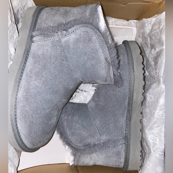 UGG NIB Classic Mini Fluff High-Low  size 5 - Picture 6 of 7